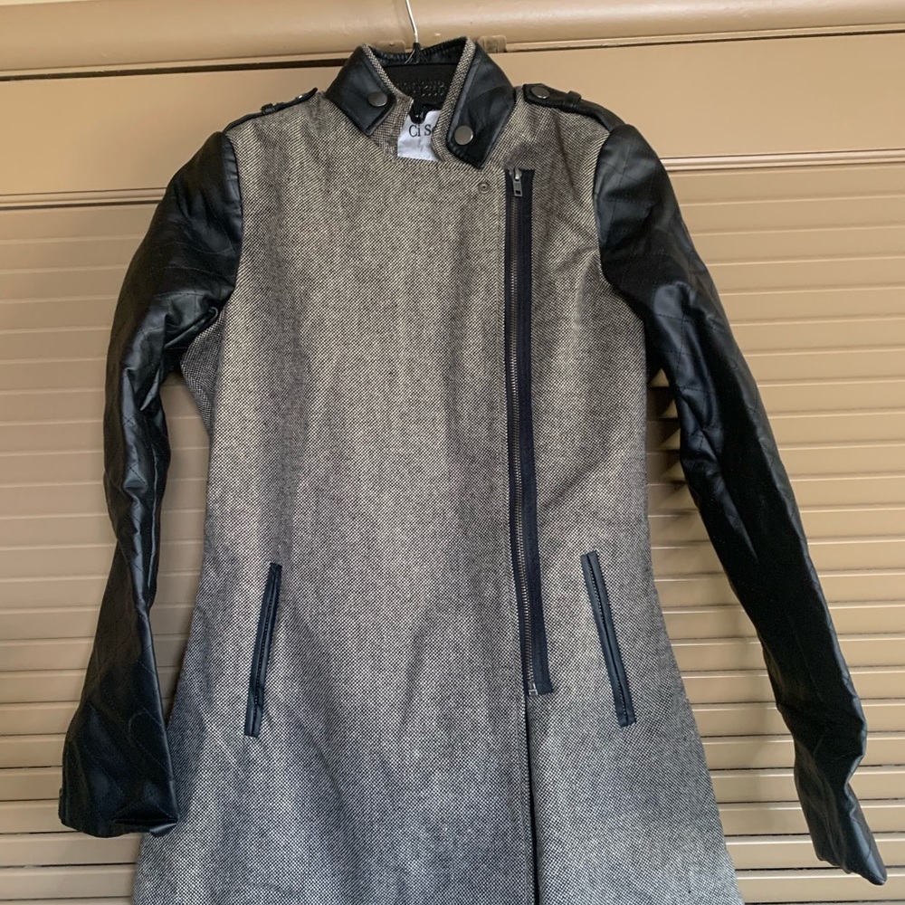 Beautiful never worn pleather and tweed jacket size small.